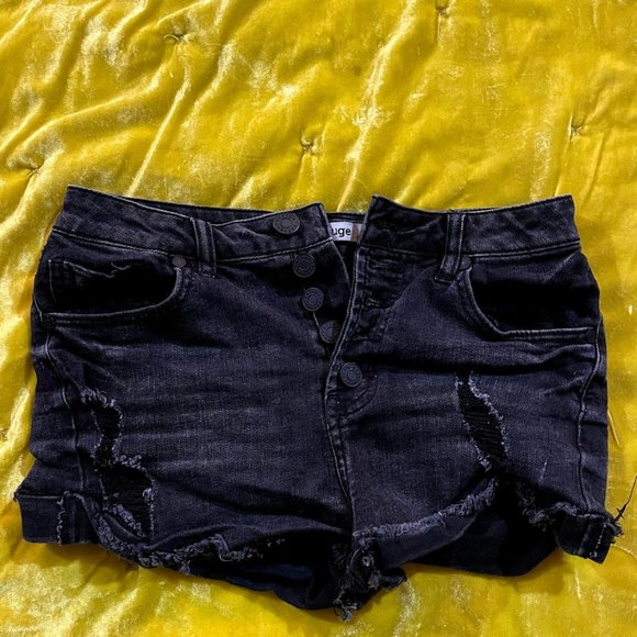 Distressed black Mid-rise summer Shorts - Picture 6 of 7